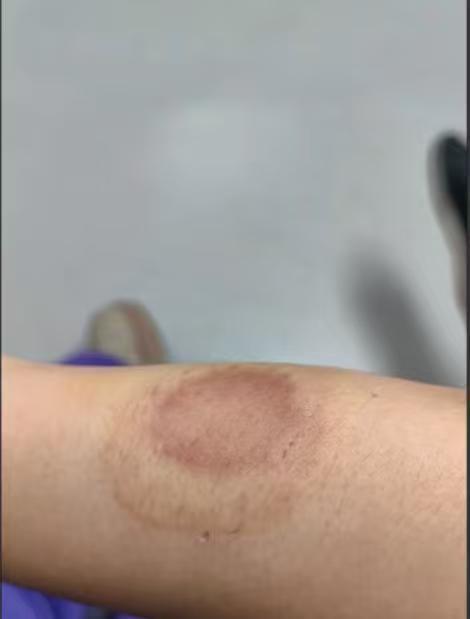 "太嚣张！"据5月16日大风新闻及17日法治视讯报道，广东深圳一单身女子因邻居多