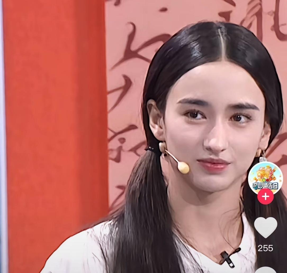 这造型师怎么想的？好像男扮女装 ​​​