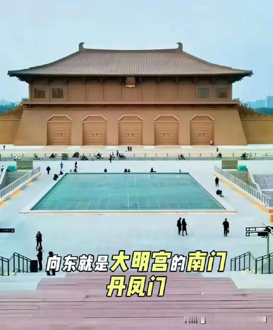 长安与洛阳的文明共生之路，
就决定了一主一副。
一座是“巅峰辉煌的象征”，
一座