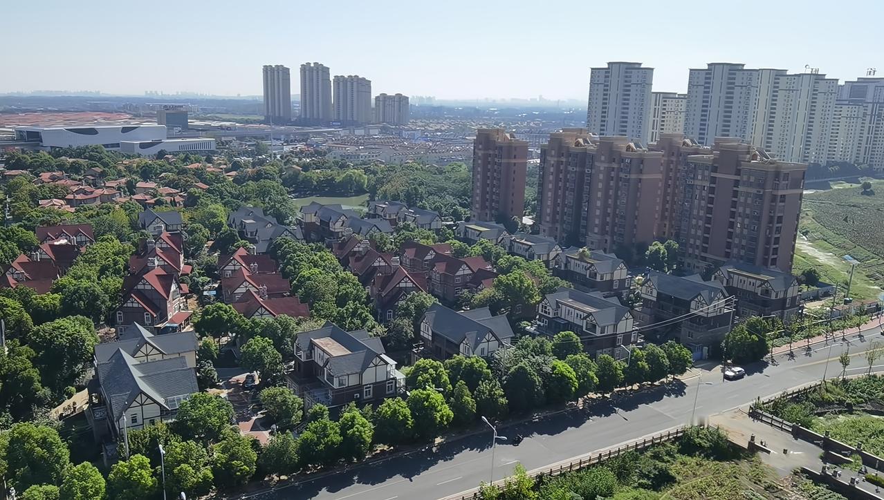 我发现，安徽滁州特别适合挂壁式生活。在安徽滁州汊河镇有个碧桂园的楼盘，还是精装房