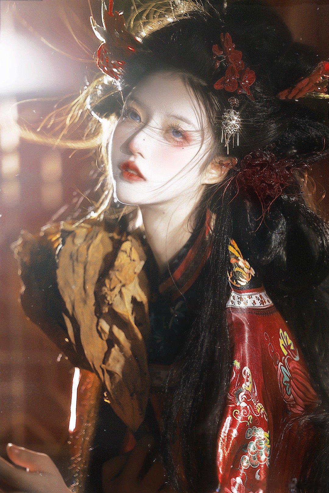 #摄影##画画素材# 她是我笼中养大的金丝雀​​​