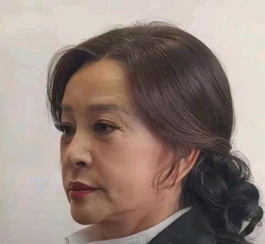 有人说，这是刘晓庆最真实的模样……

说实话，刘晓庆都75岁了，还有这般模样，还