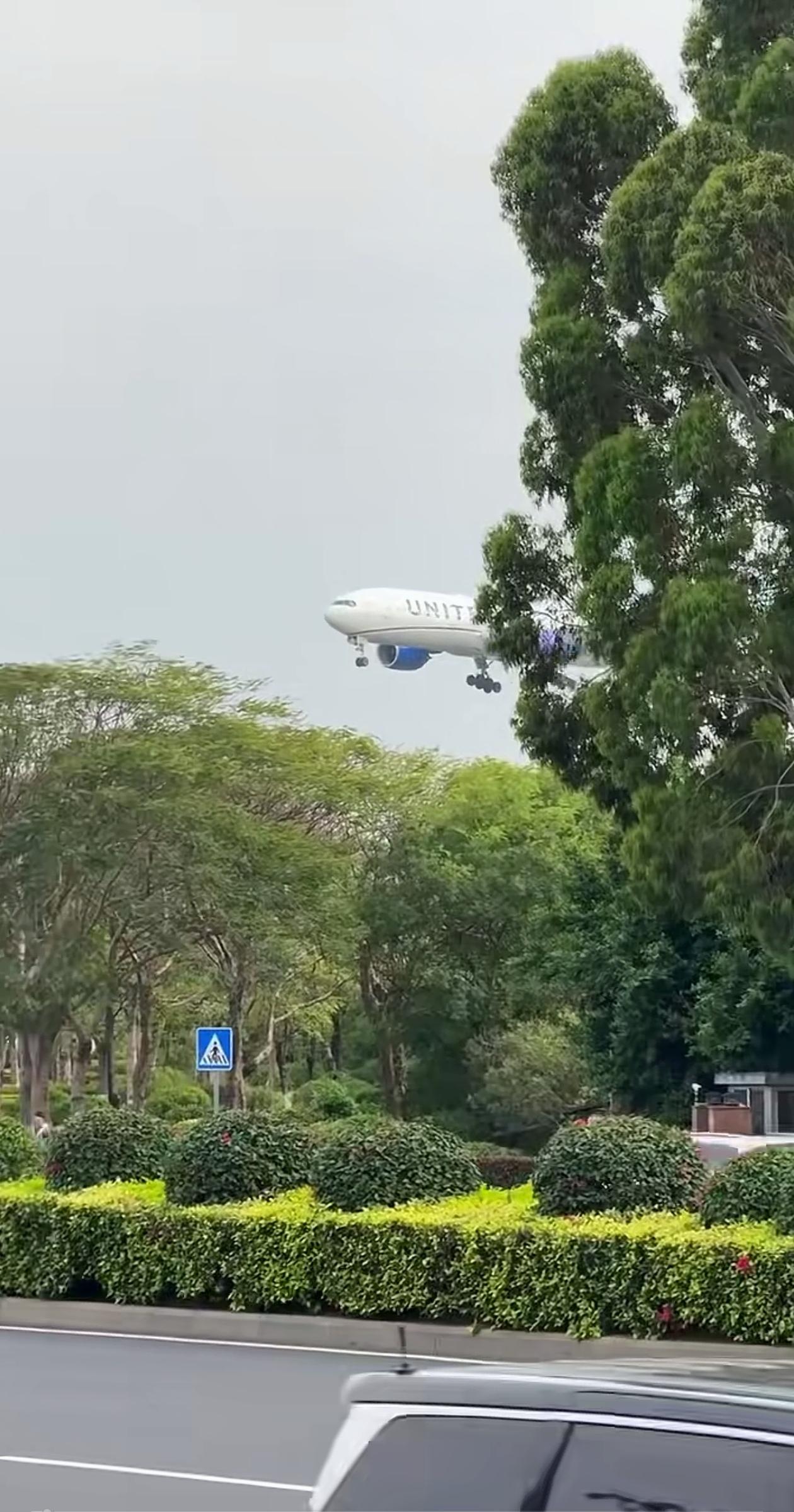 厦门高崎rare机位！美联航波音777降落机场瞬间实拍