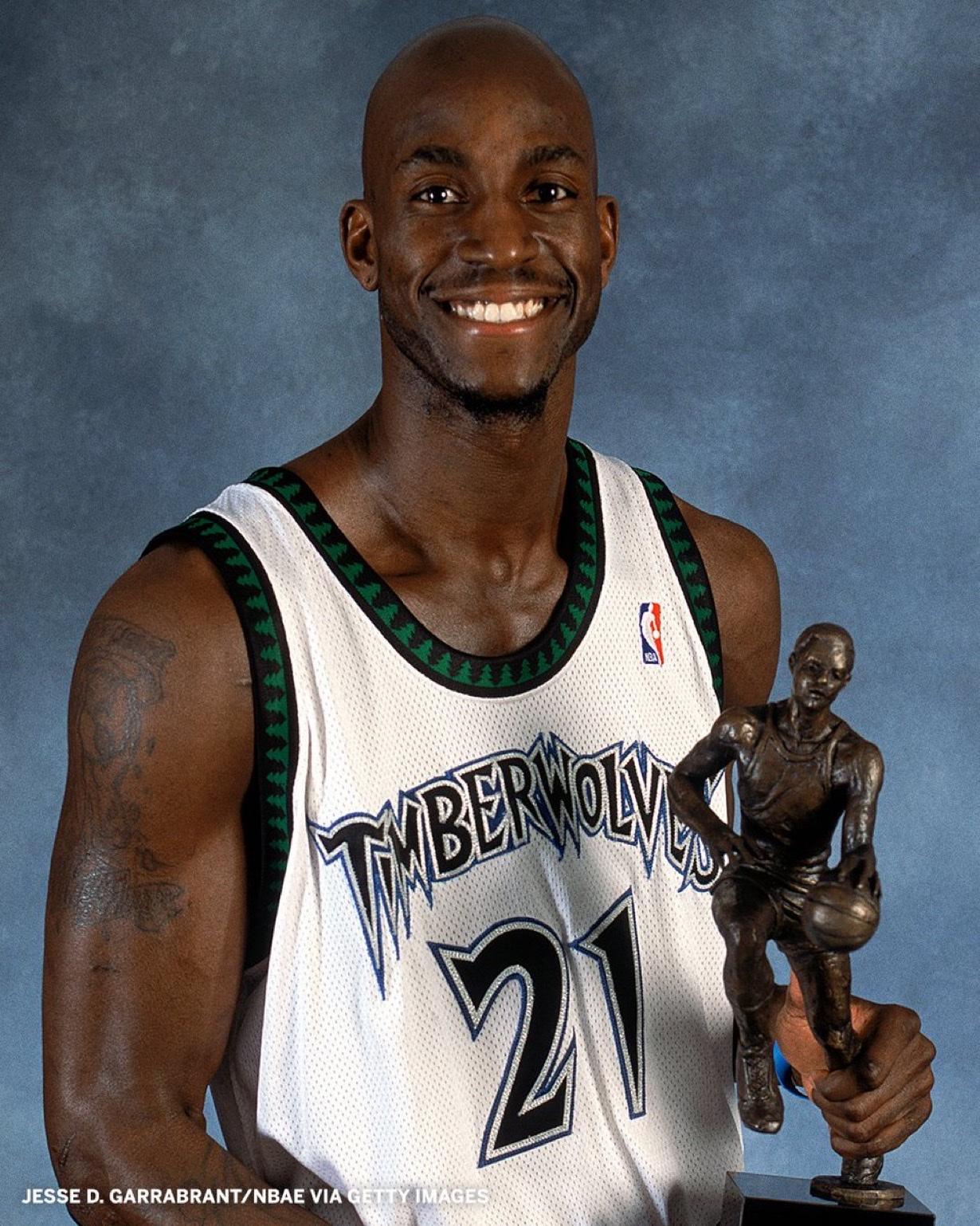 据消息人士透露，名人堂成员凯文·加内特已同意与明尼苏达森林狼队和明尼苏达山猫队重