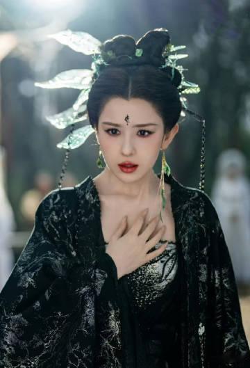 内娱古早仙侠味儿回来了哈妮克孜顶级妖魅她的每一个眼神都散发着灵动的魅力，仿佛让人