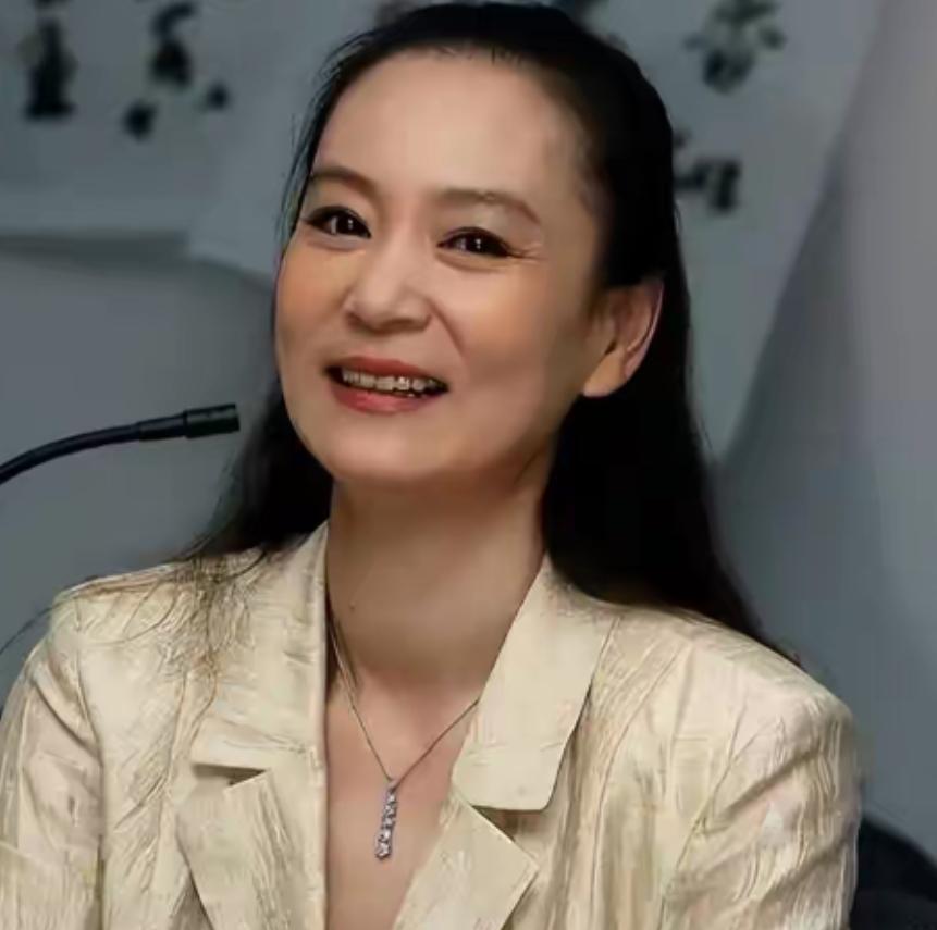66岁演员刘雪华：感谢继子继女，圆了我被刘德凯毁掉的“母亲梦
娱乐