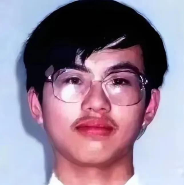 [月亮]谁能想到，一个全省顶尖的理科状元，一个被全县捧在手心的天才少年，竟会在南
