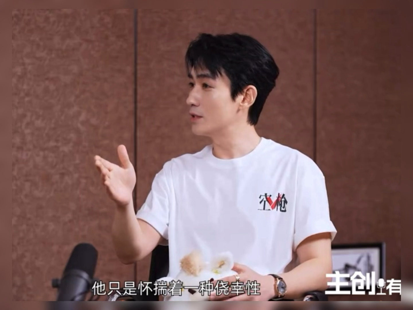 “万梓强这个人其实他没有理想，他错把欲望和贪婪当成了理想，所以他不断地实现了所谓
