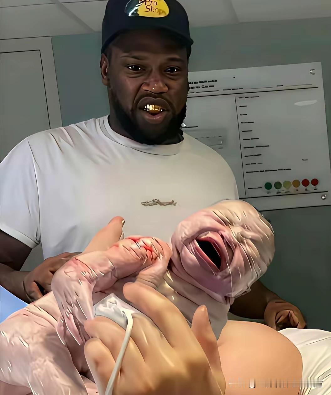 [捂脸][捂脸][捂脸][捂脸]
歪果空气奏是好，
歪果仁一下子自带美白滤镜！