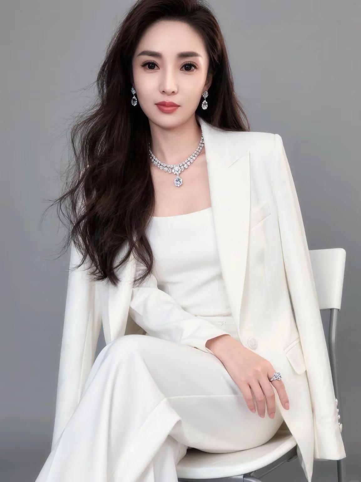 美出高级感cr 气质美女