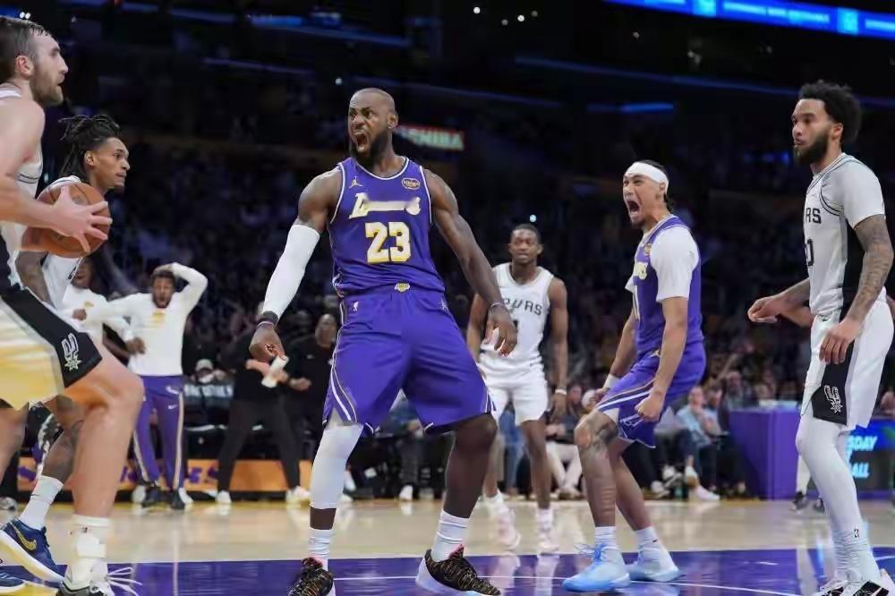 NBA杯1/4决赛，湖人13分不敌马刺！湖人虽握身高、内线等优势，却因41岁詹姆