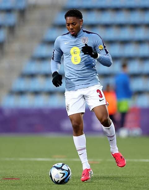 🎙英格兰U21主帅李·卡斯利谈斯凯利........🗣 “他展现出了非常出色