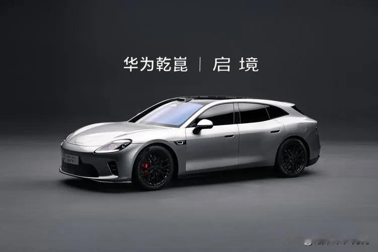 先聊里头的事儿。新一代鸿蒙座舱，那个叫“小艺智能体”的AI伙伴，你平常跟它说话不