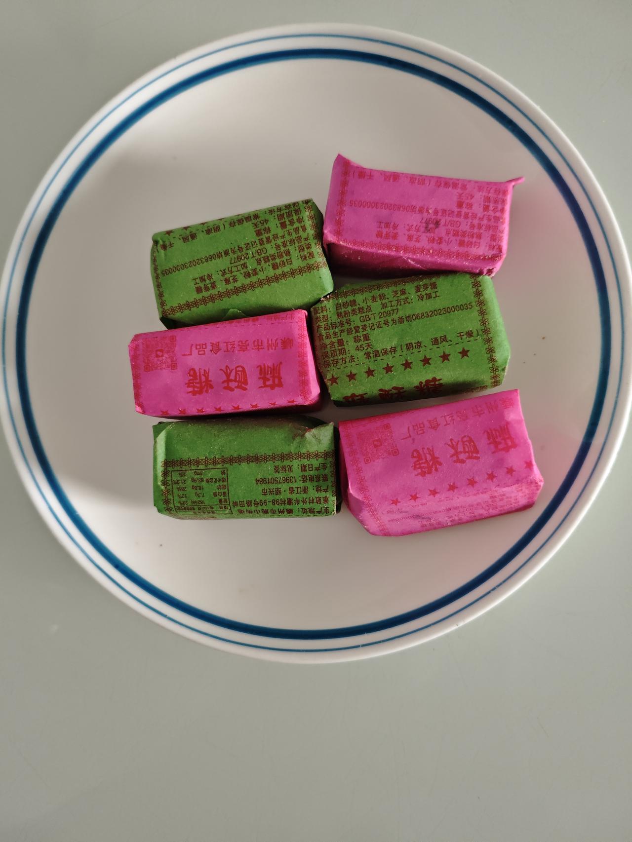 晒出我的今日美食这是我们老家带过来的美食，也是小时候的零食，我们叫酥糖！你们那里