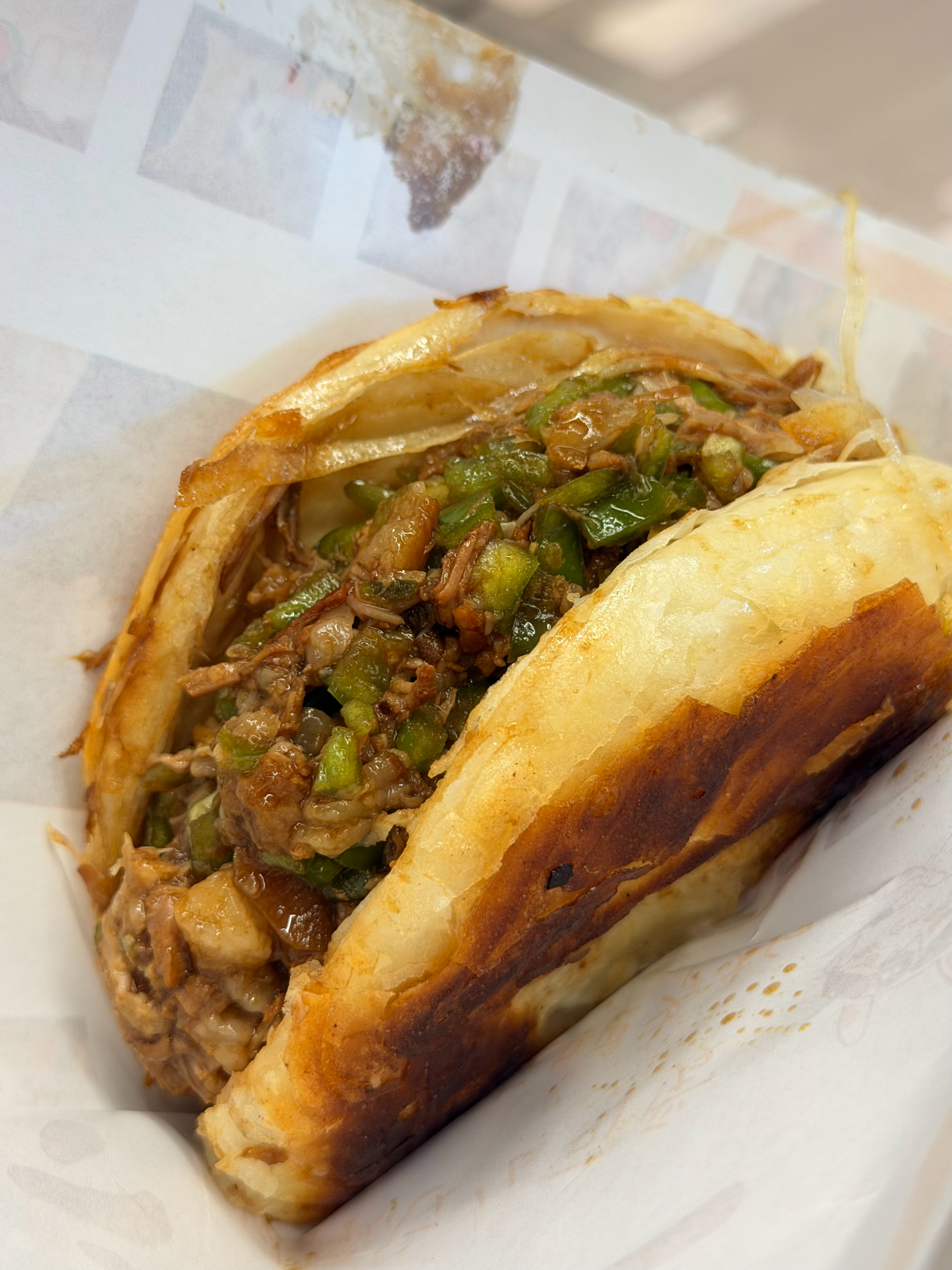 晚饭是帅哥肉夹馍 