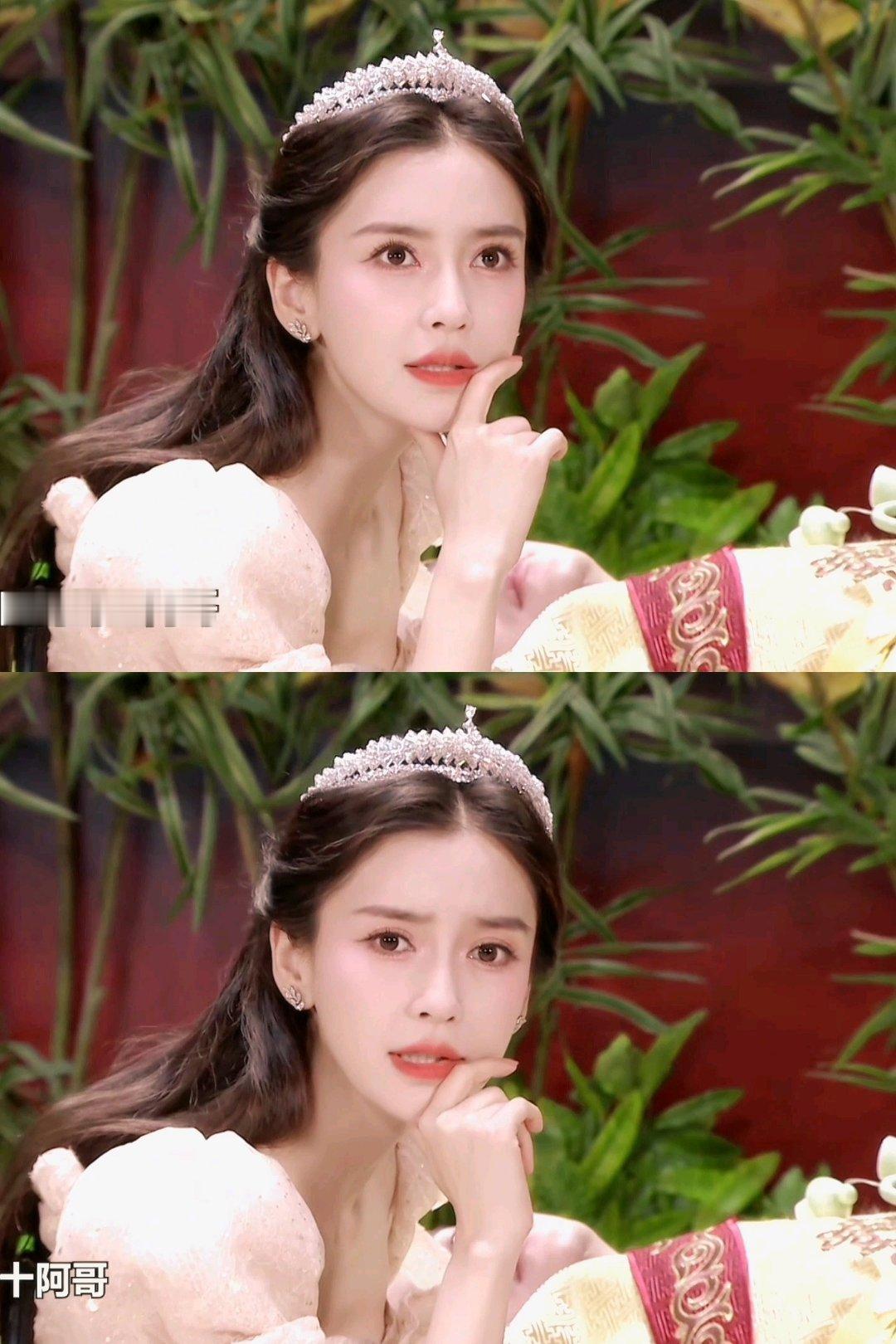 杨颖[超话] [春游家族]angelababy 你的出现弥补了四叶草不是随处可见