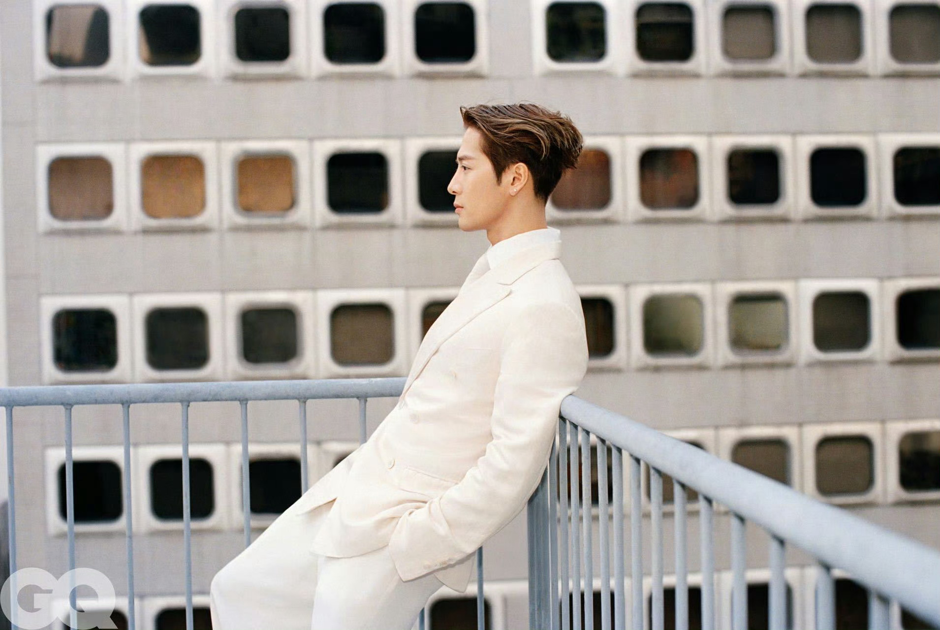 王嘉尔港风贵公子王嘉尔最新大片，十足的港风贵公子！ 