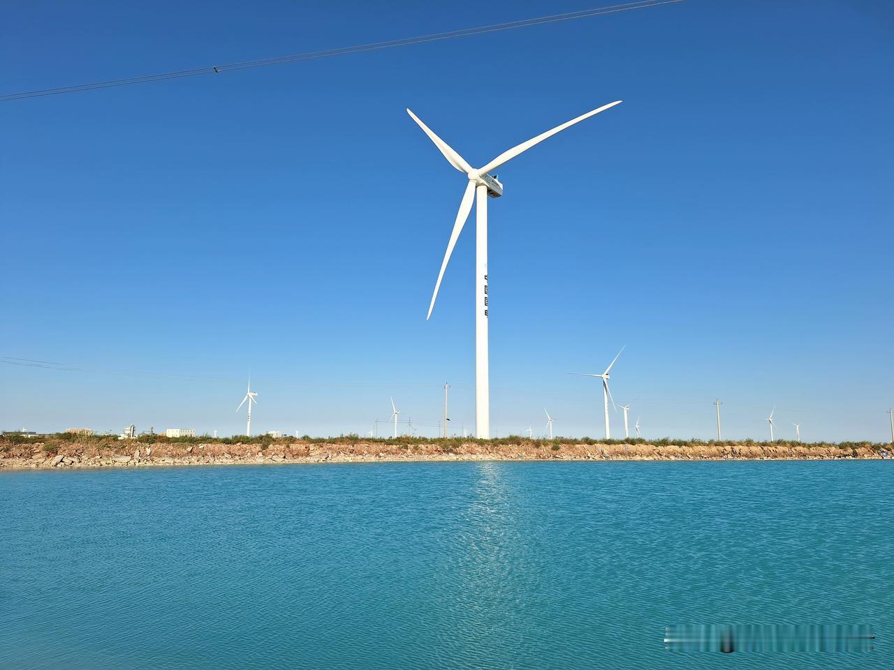 今天出门在美食街被揽客小伙叫“大爷”，可在公交车上又没人给让座。
心痛得无法呼吸