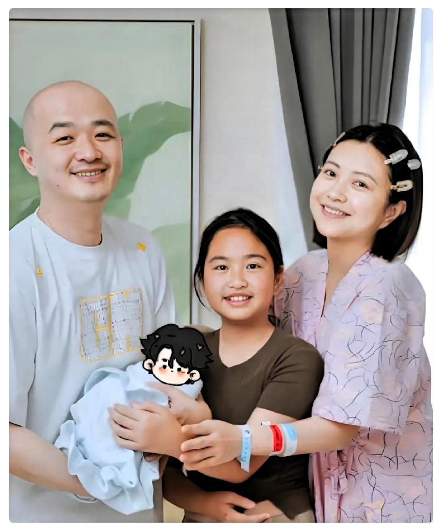 估计全网最伤心的就是包文婧了，
原因很简单，
不是因为才生了二胎，也不是因为饺子