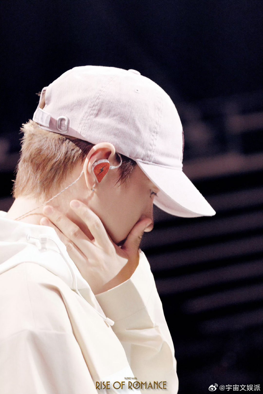 汪苏泷热情就位汪苏泷见面在即 汪苏泷见面在即热情就位，今晚汪苏泷新加坡演唱会继续