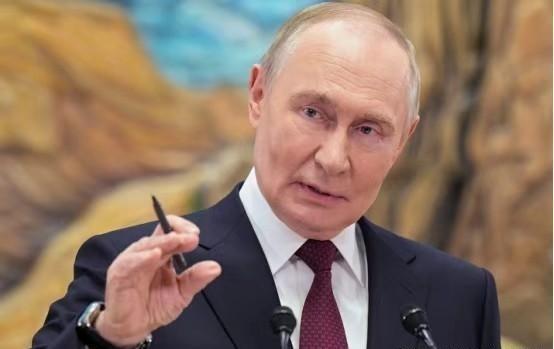 普京给了俄罗斯，三百年来最大的觉醒！中国的35万亿，势不可挡。有专家认为，普京才