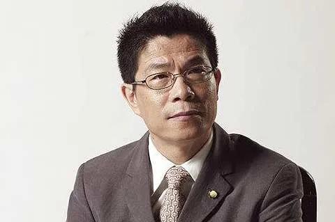 沈腾主演的《欢迎来到龙餐厅》火了华谊兄弟老板王中军可能要哭了，毕竟34家背后的资