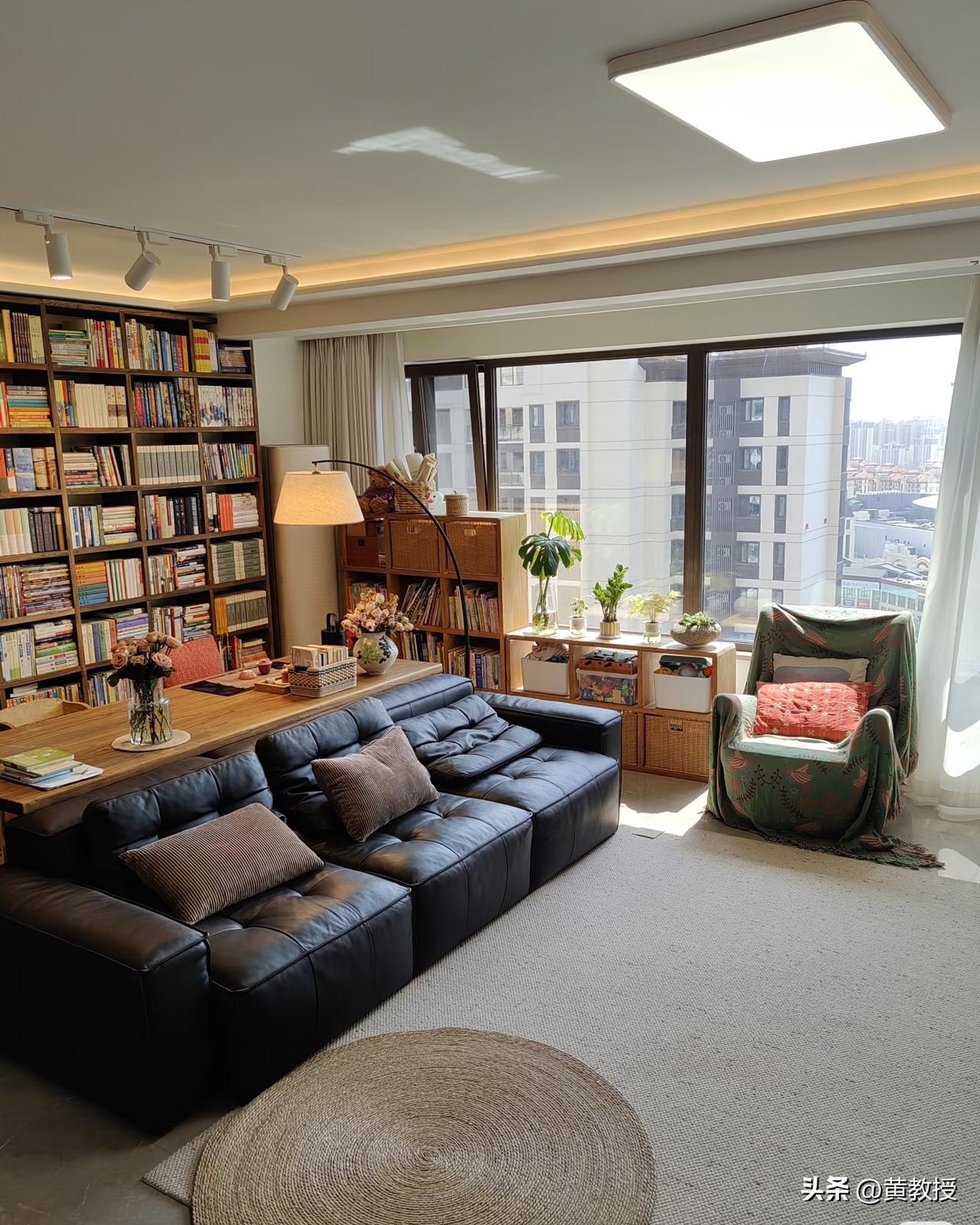 做个小调查🔎
现在一个月还能读一本书的
举个手