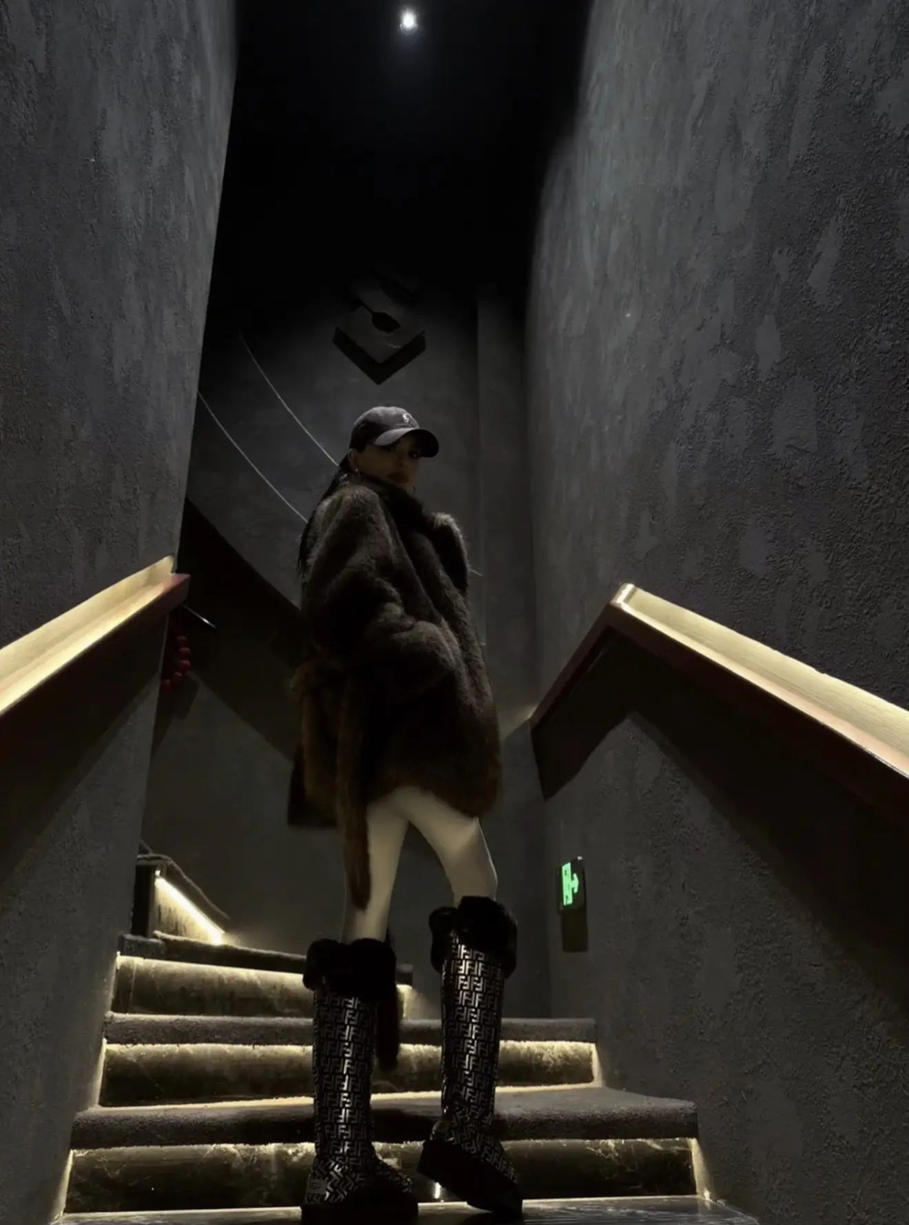 不用偷偷看我，我过的很好。