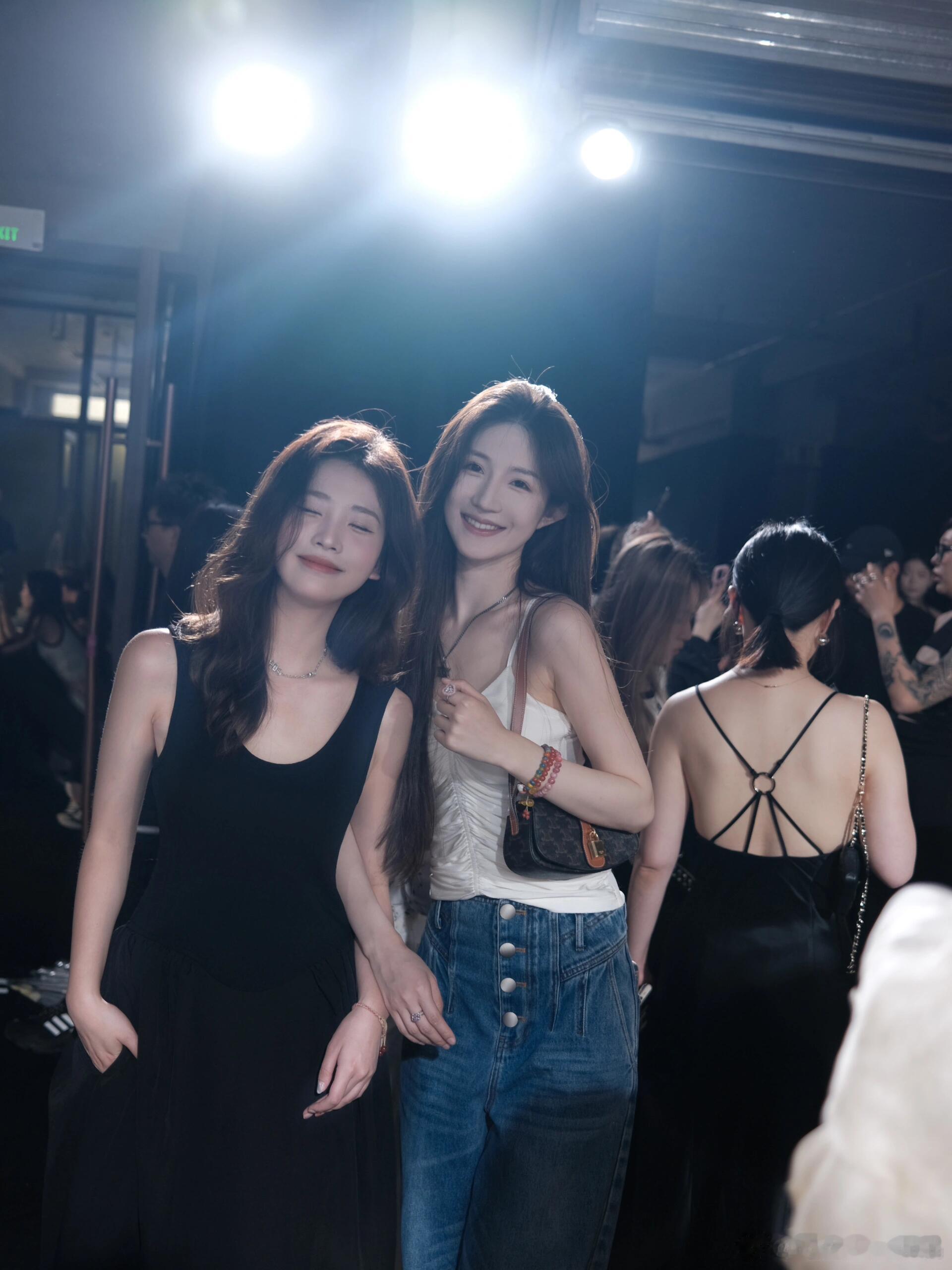 假装女明星（看秀版感谢NANCYCAVALLY 的邀请，参加了流光之憩·夏装大秀