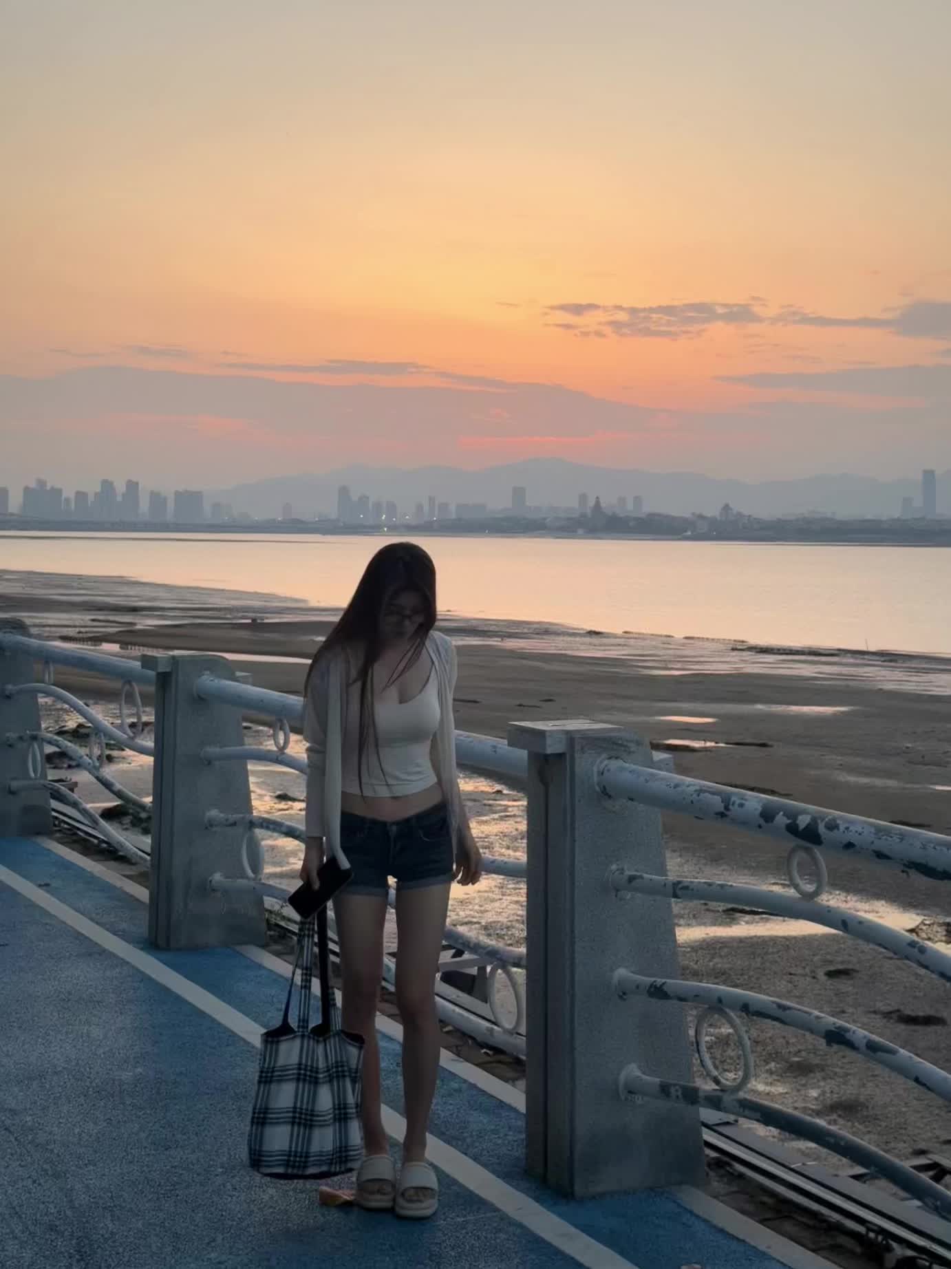 今天没化妆 没有自拍🙂‍↔️