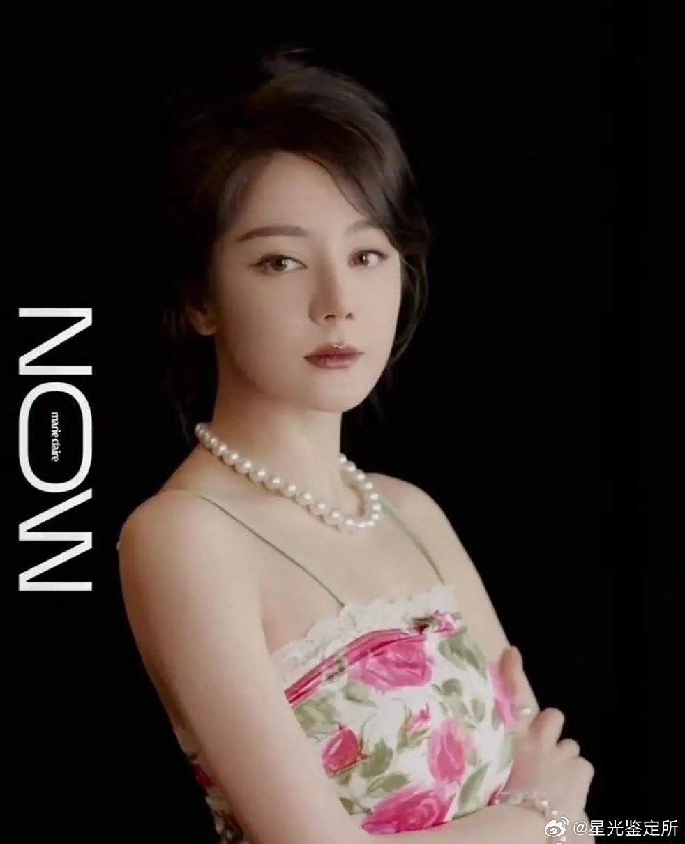 迪丽热巴这杂志拍的，像是在倒油 