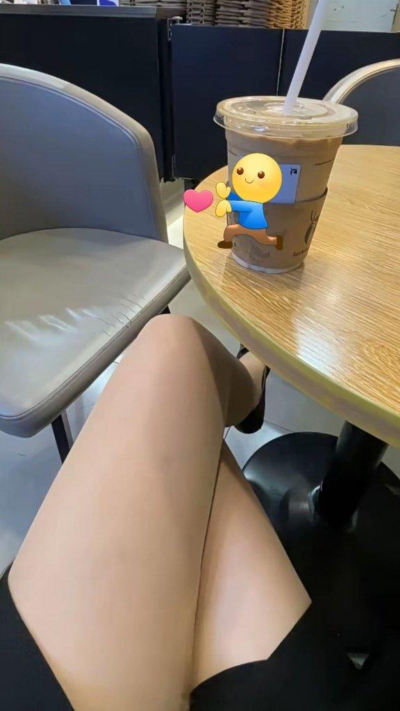 警告一下旁边那位帅哥，再这么帅气，我可要采取行动了