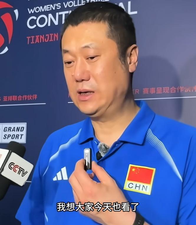 中国女排 2‑3 不敌泰国女排，亚锦赛摘银错失直通洛杉矶奥运会名额。赛后网络上出