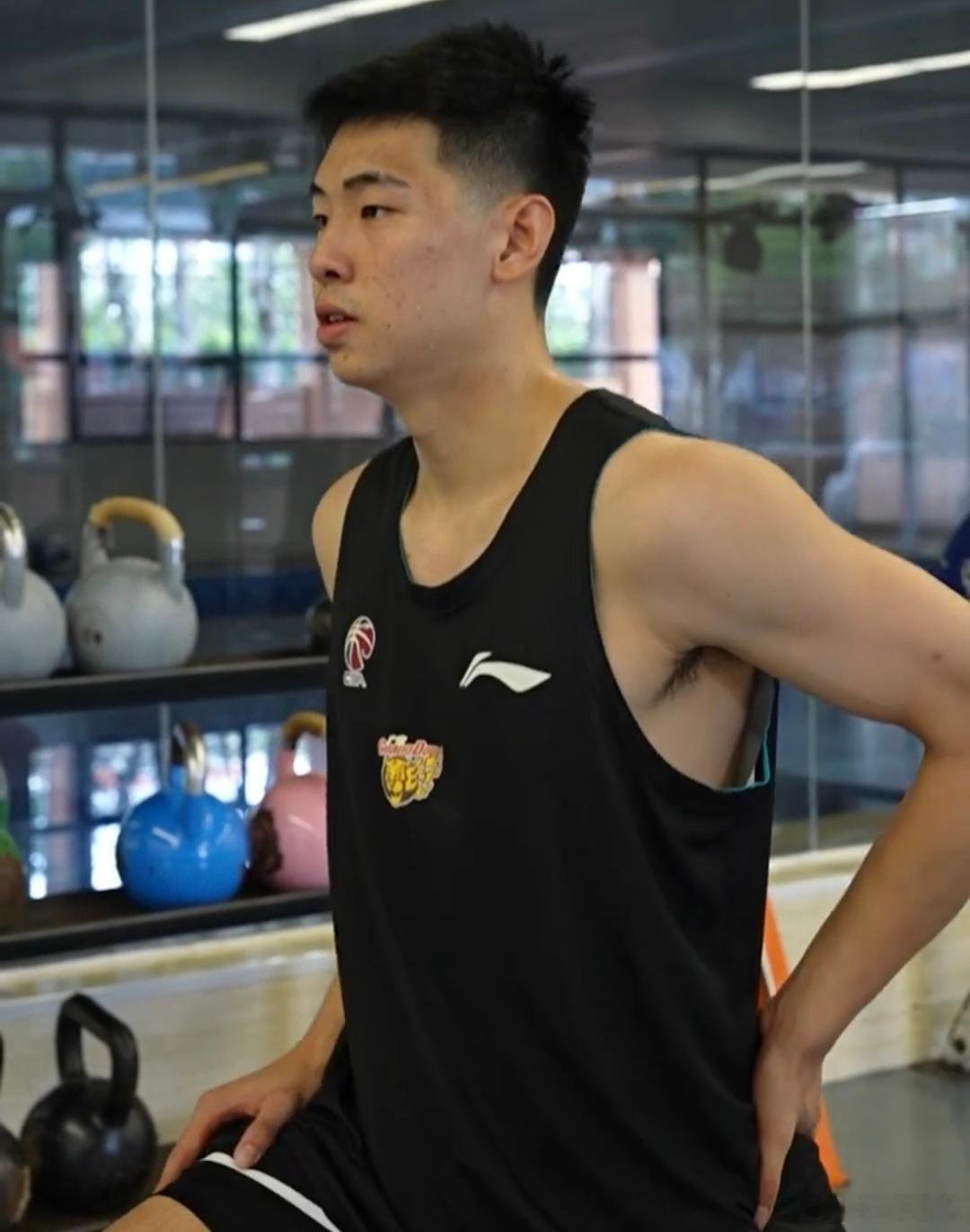 归队开练！胡明轩、崔永熙和焦泊乔归队了，广东男篮阵容越来越齐整了 ​​​
