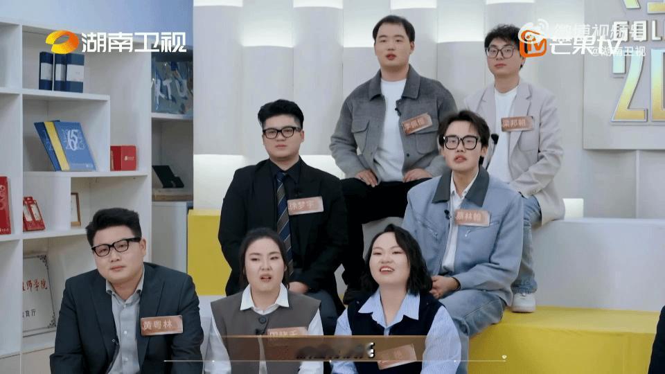 创业路演用上无人机拉票了夺金2026路演现场创意拉票太精彩！选手张鹏直接派出无人