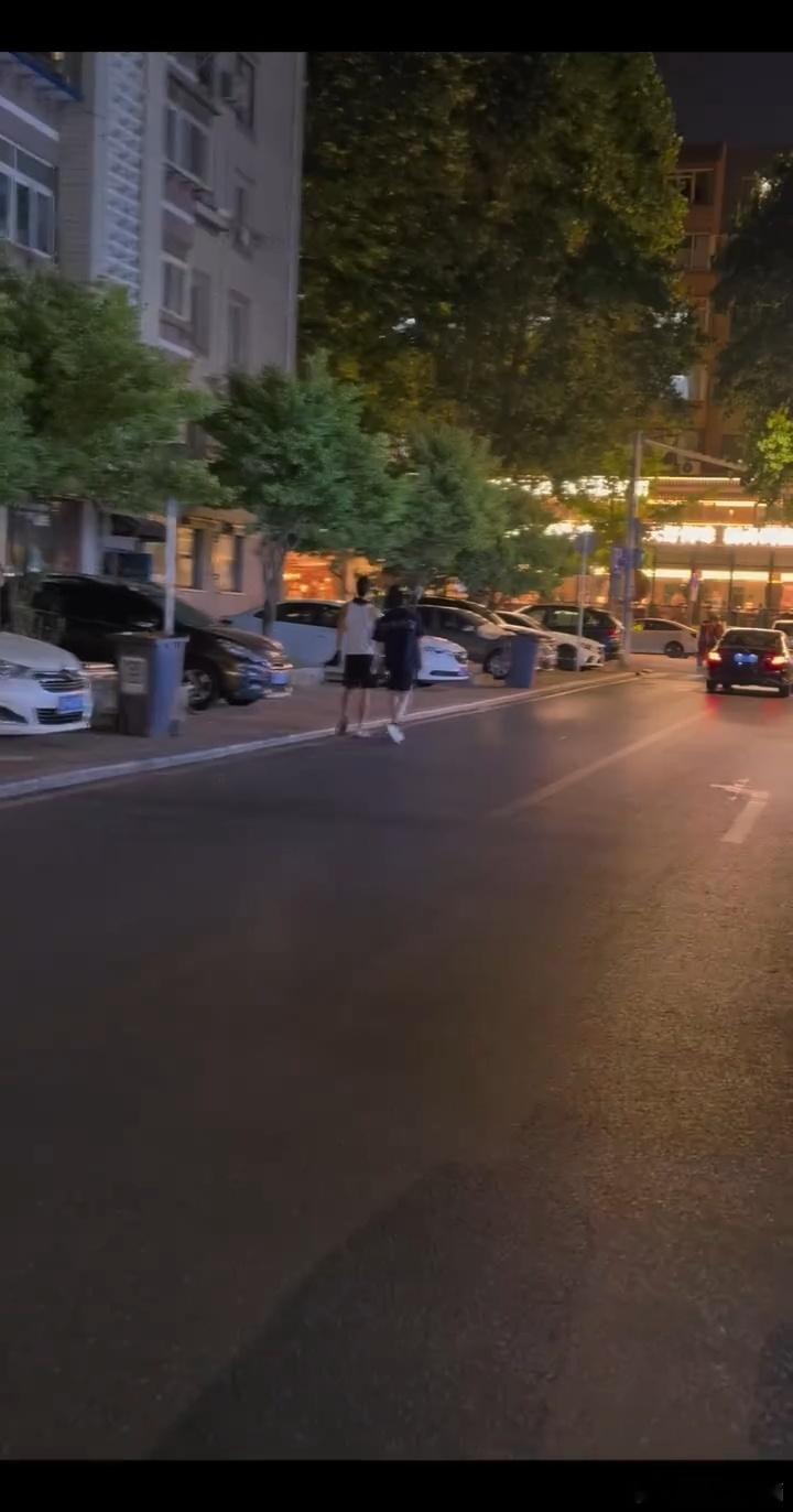 全伊伦照片是宋威龙拍的吗趣味话题不断发酵，大家玩梗讨论的同时，也羡慕这份轻松自在