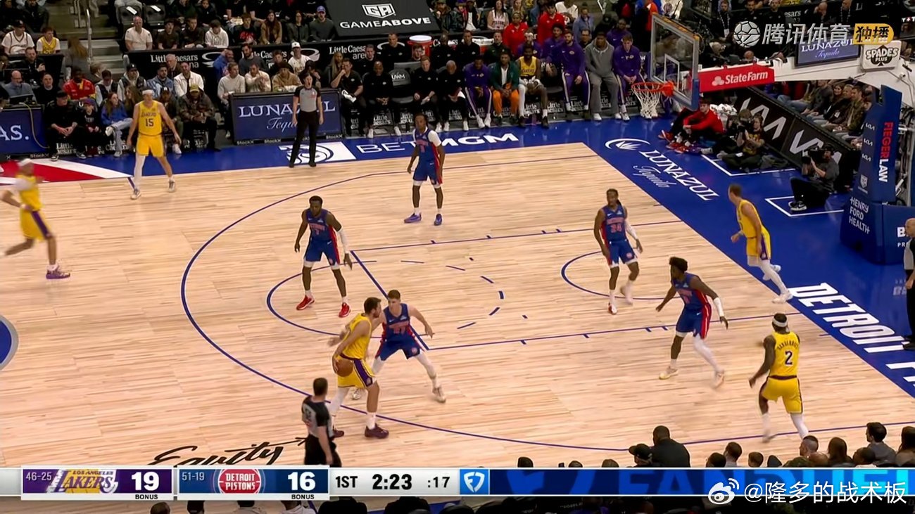 彪哥今天进入轮换！顶替受伤的八村湖人vs活塞