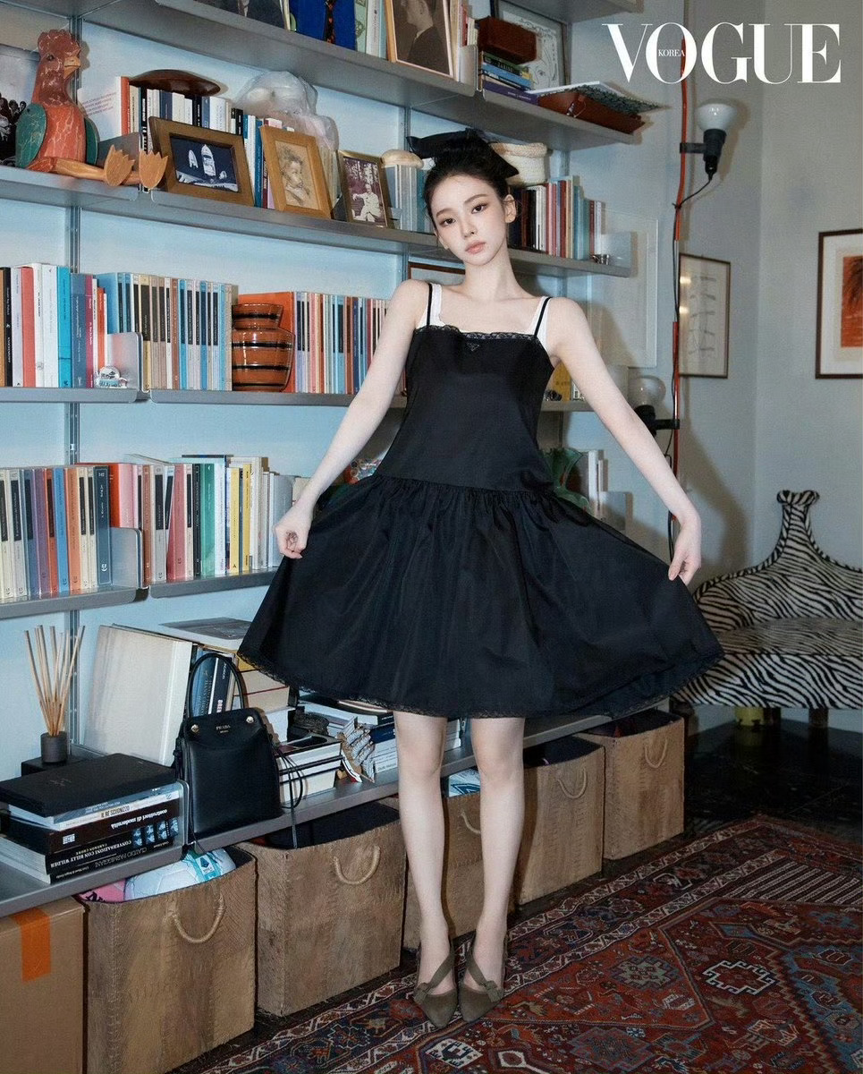 aespa柳智敏登上韩版vogue四月刊内页女神好美啊，这个面部平整度太顶级了