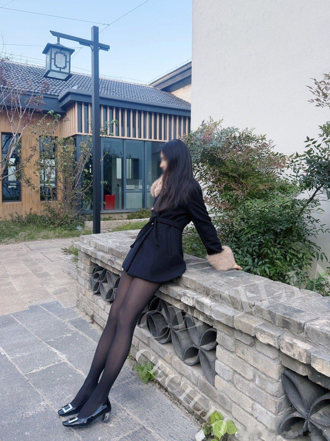 同事：有人夸过你的腿长直吗，我：经常不好意思 低调不了 ～今天穿什么ootd穿搭