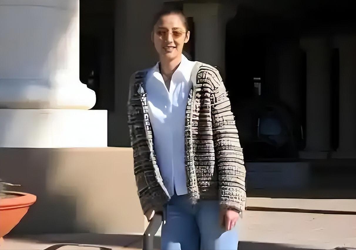 以前那个女排大美女李月明，退役之后竟然活成了这样！

2026年6月3号晚上，南
