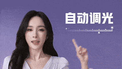 杨幂是真对我眼睛很好 杨幂一袭白裙氛围感拉满，温柔亮眼全程自带柔光，颜值气质双在