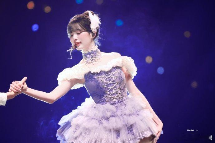 张元英芭蕾公主造型   张元英MMA舞台妆造  张元英的每一个动作，在芭蕾公主造