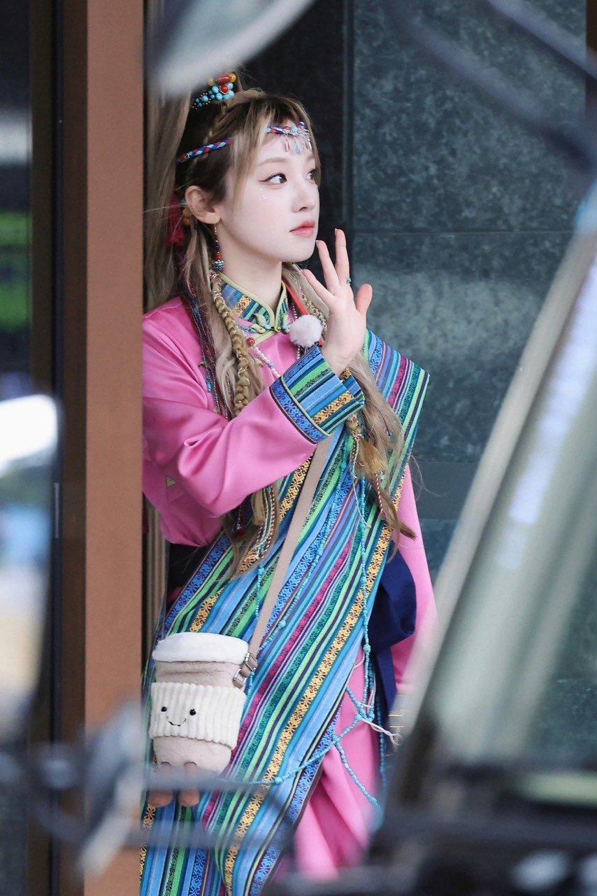 宋雨琦粉色藏服宋雨琦奔跑吧粉色藏服宋雨琦的藏服！好粉 ​​​