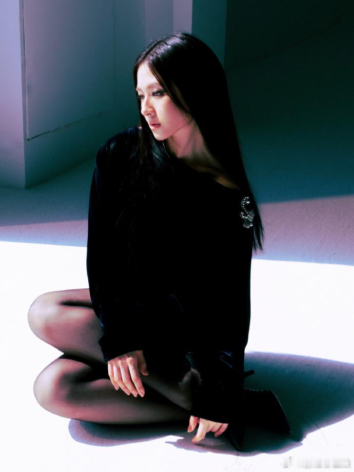 李兰迪暗黑野性风李兰迪新风格好美 简直就是太惊艳了吧，李兰迪暗黑野性风，完全就已