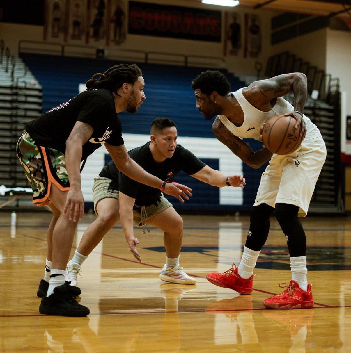 MFFL 欧文在刻苦训练。马刺vs尼克斯尼克斯2比0马刺尼克斯季后赛13连胜