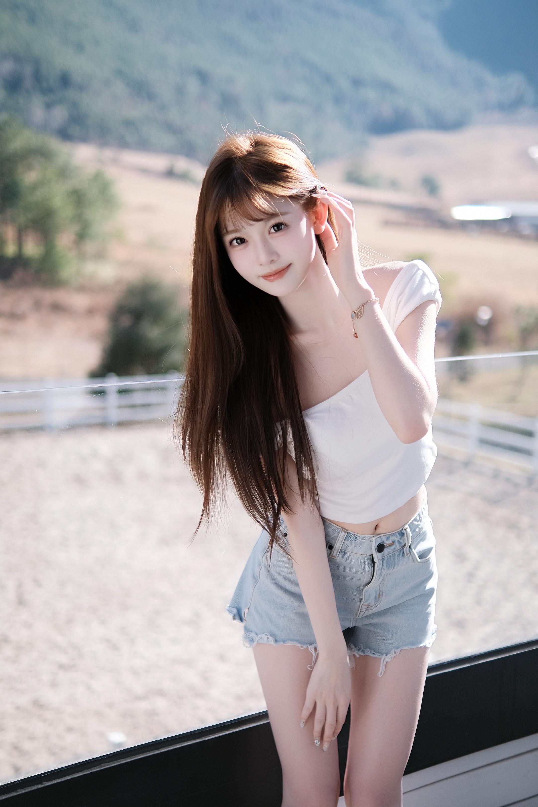 喜欢简单的东西和干净的感觉。