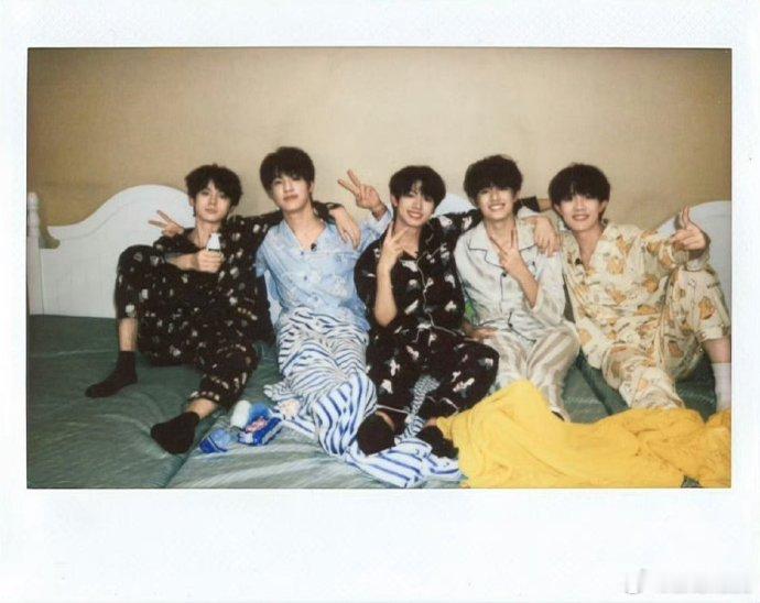 登陆少年晚安语音包登陆少年演唱会晚安语音等待新语音上线的空档，一遍遍重温演唱会晚