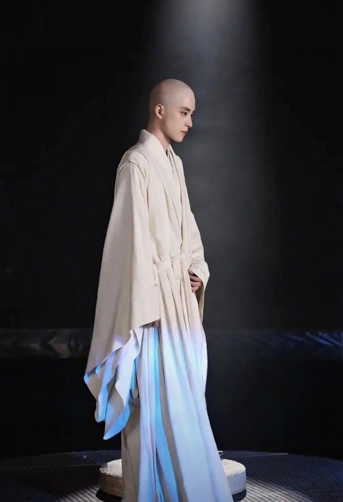 敖瑞鹏《一点浩然气》光头造型，给打几分？ ​​​