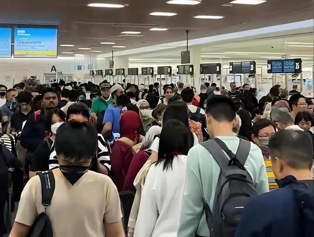 中日双方剑拔弩张，为什么还要去日旅游

如今中日博弈持续升级，我国对外国航班飞越