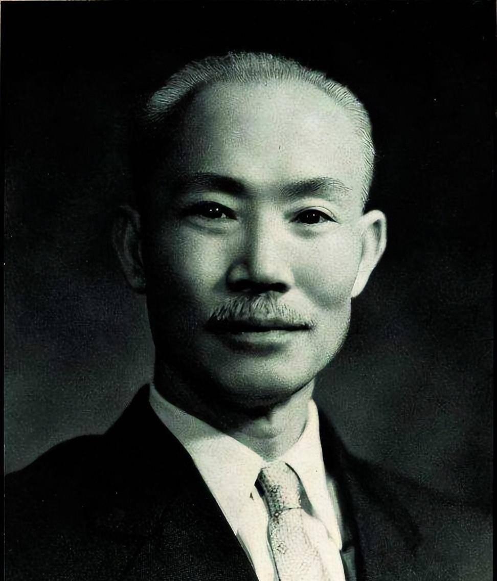 1925年，陈诚上了床，妻子吴舜莲梳洗一番，手刚摸到床边，就被一把推开。

这个